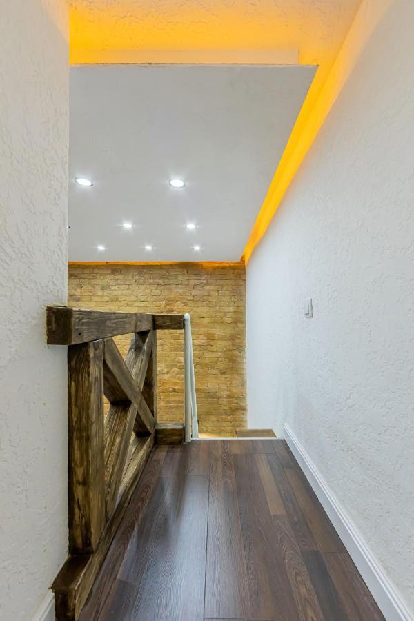 Kyiv Brown Loft Apartment Luaran gambar